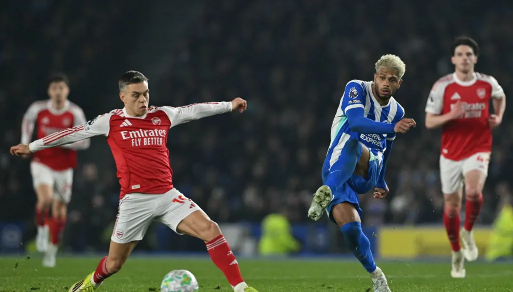 أرسنال يوسع الفارق إلى 7 نقاط ويقترب من اللقب