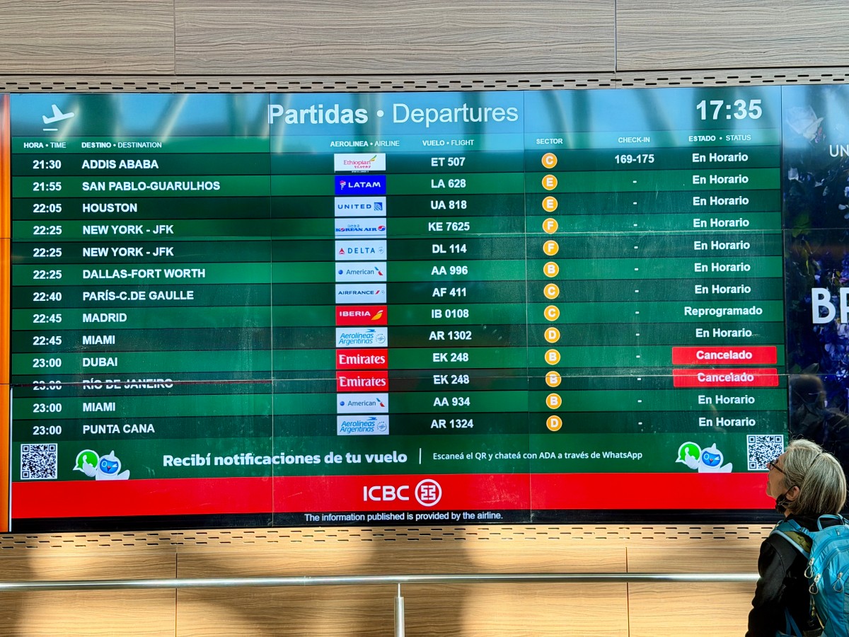 إلغاء رحلات حول العالم (أ ف ب).