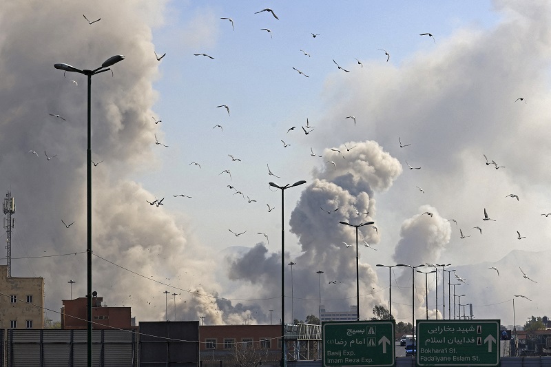 قصف على طهران، (ا ف ب).