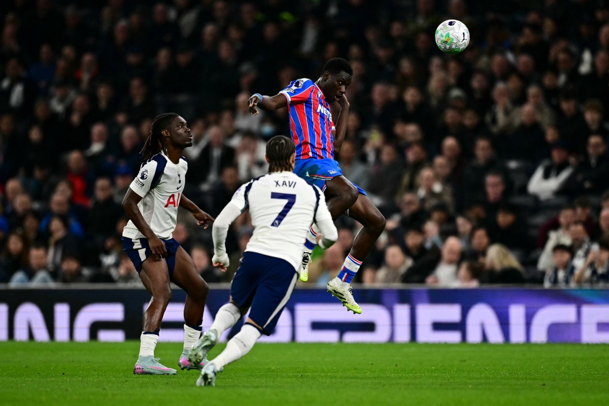 من مباراة توتنهام وكريستال بالاس. (أ ف ب)