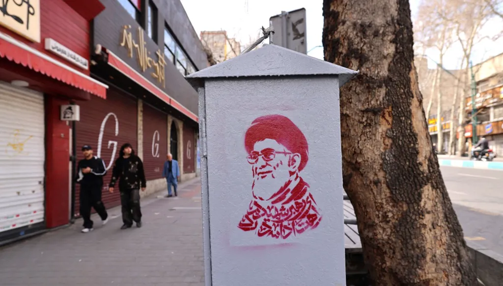 بالفيديو - انقسام في إيران: تصريحات تهدئة ثم قصف عنيف ضد الخليج... فما السبب؟