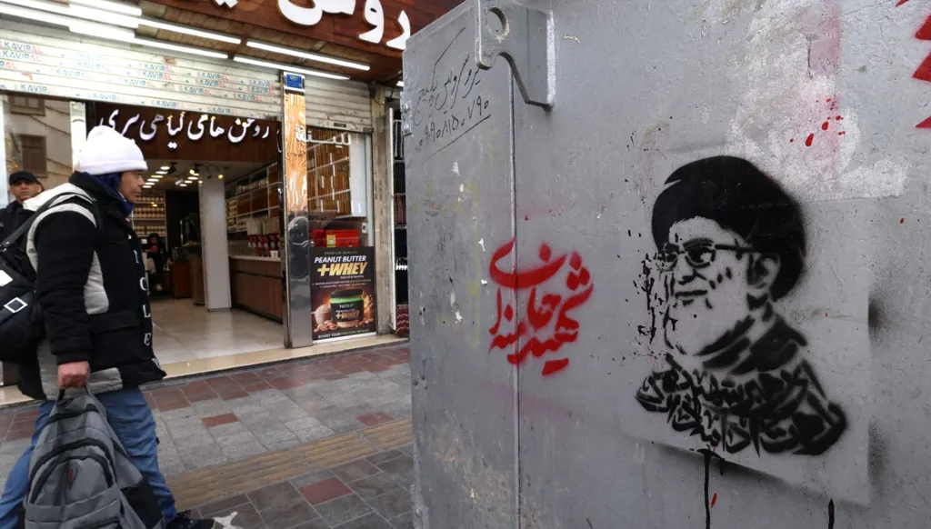 خلافة خامنئي... صراع صامت على رأس السلطة في إيران