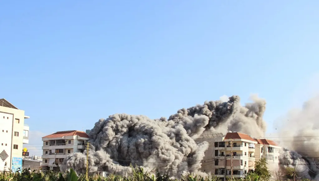 5 عند الخامسة: مواجهة ضارية ليلة "الإنزال" في البقاع... وترامب يتوعّد إيران بضربات عنيفة السبت