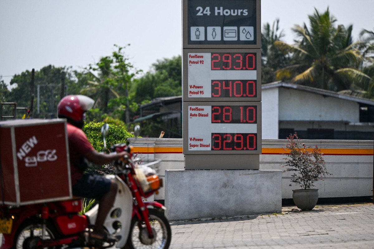 يسعى الرئيس الأميركي دونالد ترامب إلى التقليل من ارتفاع أسعار الطاقة. (أ ف ب)