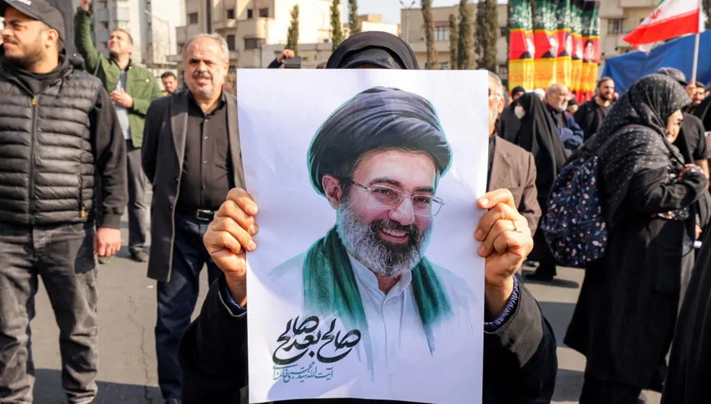 مسؤول إيراني لرويترز: الزعيم الأعلى مجتبى خامنئي أصيب بجروح طفيفة لكنه يواصل عمله