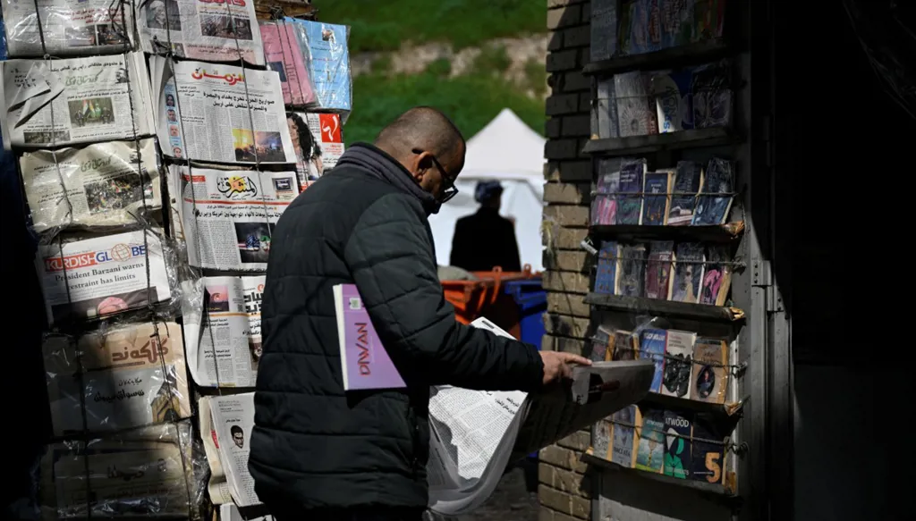 إغلاق هرمز يثير مخاوف العراقيين: هل تتوقّف الرواتب؟