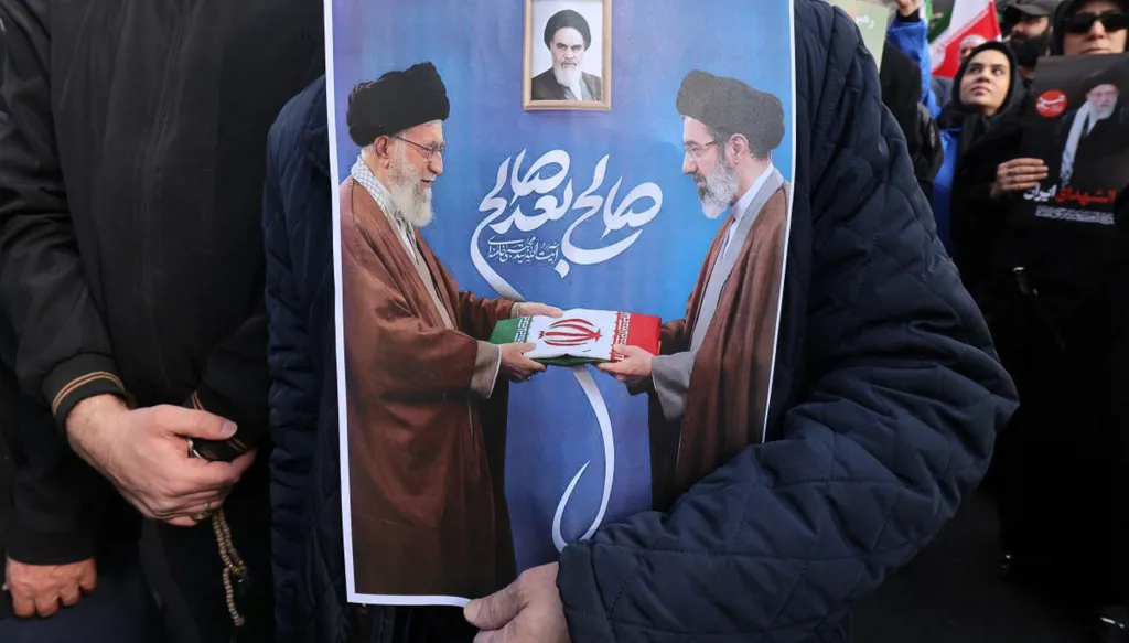 الحرس الثوري "فرض" اختيار مجتبى خامنئي مرشداً أعلى لإيران... هل أصيب بالهجوم الأميركي-الإسرائيلي؟