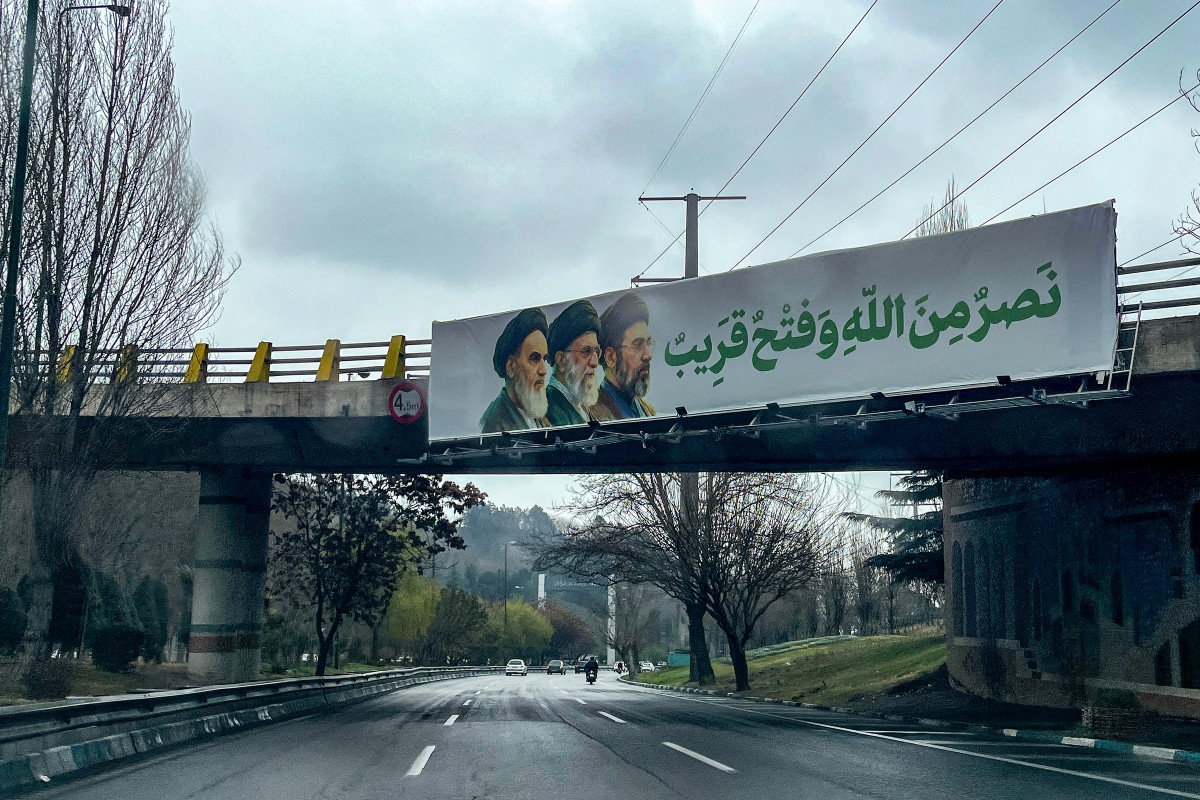 الشوارع بدت شبه خالية في طهران. (أ ف ب)