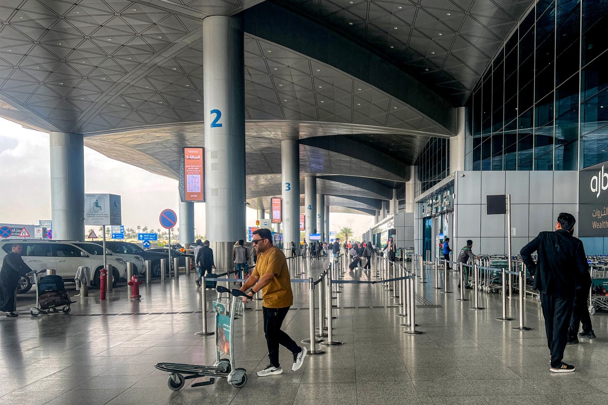 مطار الملك خالد. (أ ف ب)