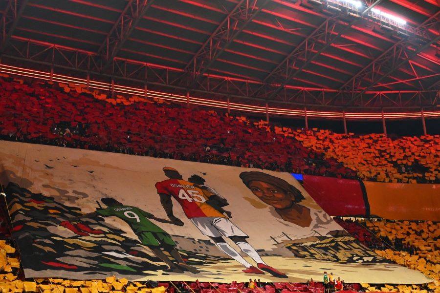 تيفو جماهير غلطة سراي.