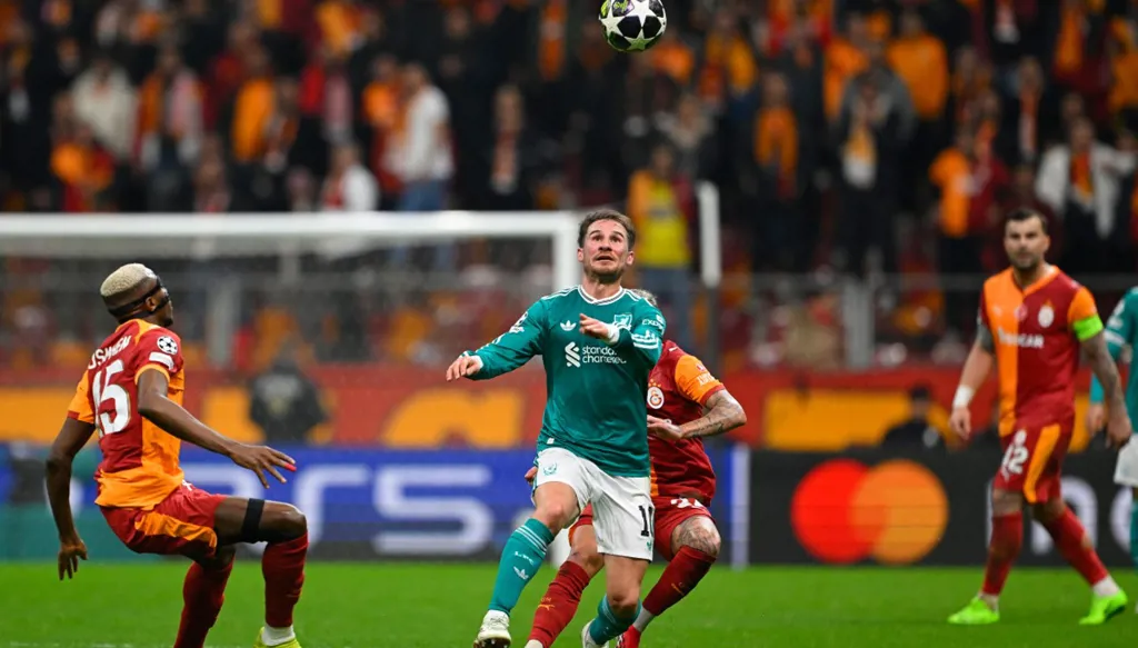 ليفربول لقلب الطاولة على غلطة سراي... موعد المباراة والقنوات الناقلة