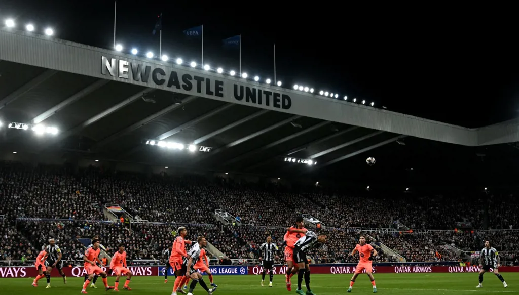 مشجع يتعرّض لموقف محرج... ذهب ليشاهد برشلونة وانتهى به الأمر في مباراة أخرى