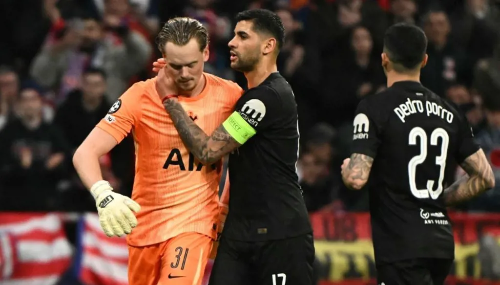 ليلة كارثية... حارس توتنهام أنتونين كينسكي "يدمّر" فريقه في 17 دقيقة (فيديو)