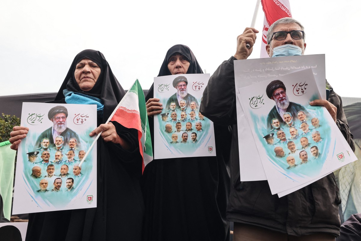 إيرانيون يشاركون في جنازات قادة الحرس الثوري والجيش في طهران، 11 آذار 2026. (أ ف ب)