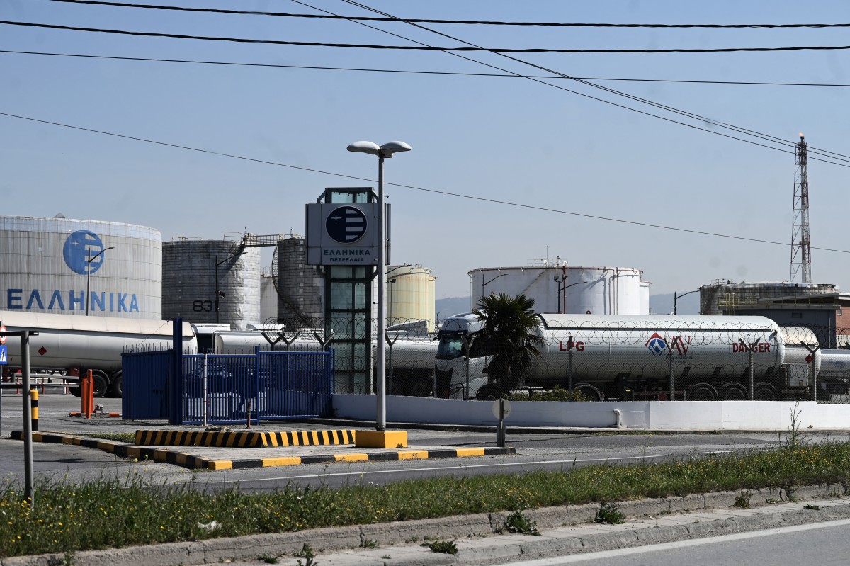 مصفاة نفط. (أ ف ب)