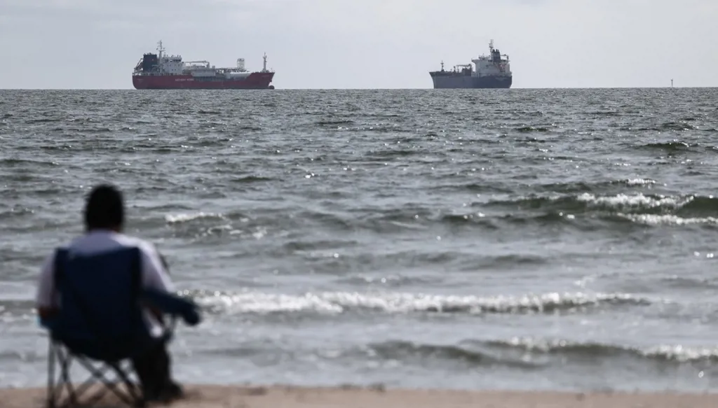 تعرض 6 سفن لهجمات في الخليج ومضيق هرمز