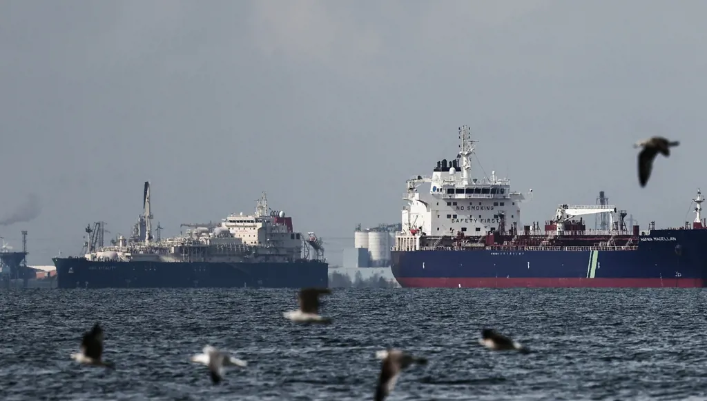 هرمز: السباق بين الكلفة الاقتصادية وتدمير قدرات إيران