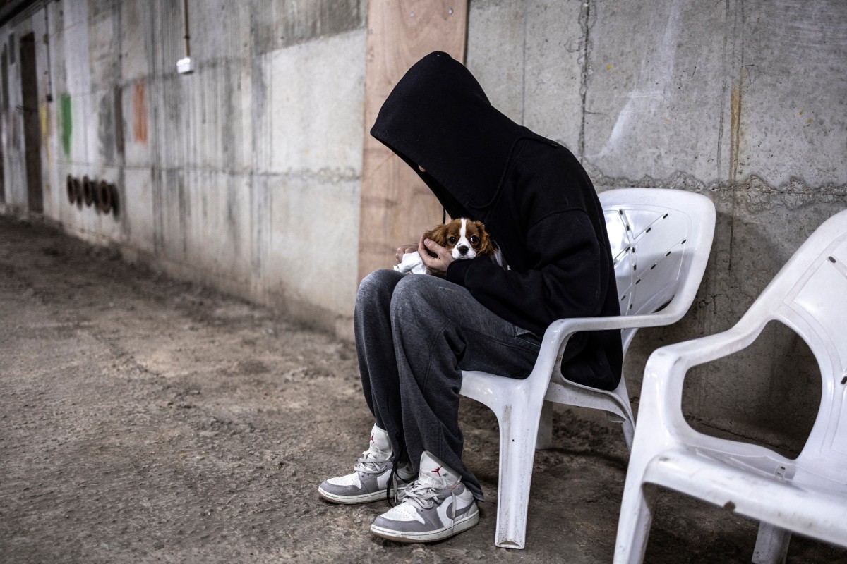 نازح في احدى مدارس بيروت (حسام شبارو)