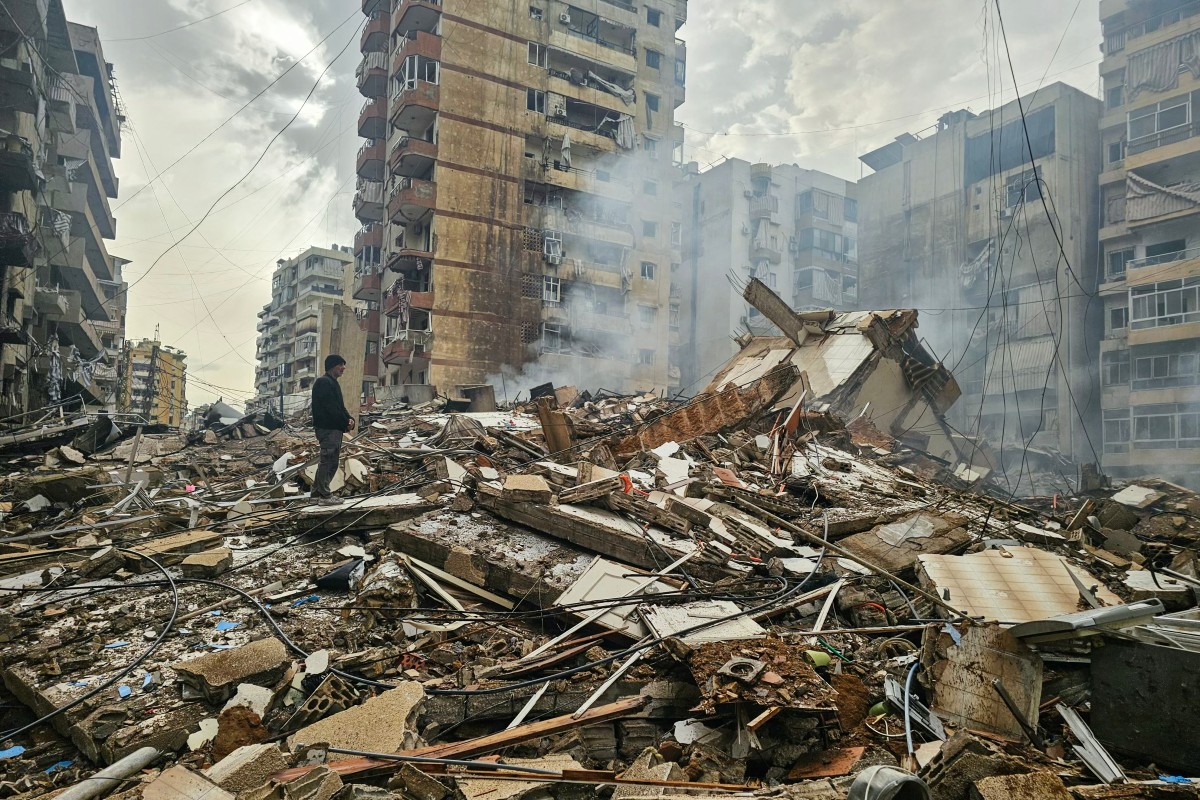 دمار كبير تخلفه الغارات الإسرائيلية على الضاحية الجنوبية لبيروت (أ ف ب)