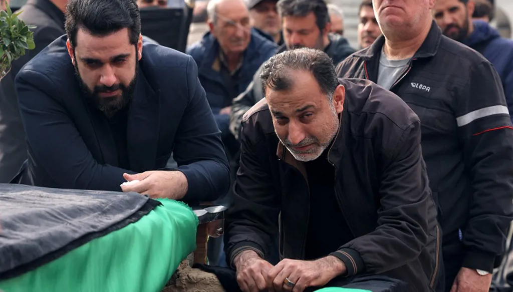 استراتيجية إسرائيل تجاه إيران: ضرب القيادات وتحفيز الشارع... مخاطر وفرص