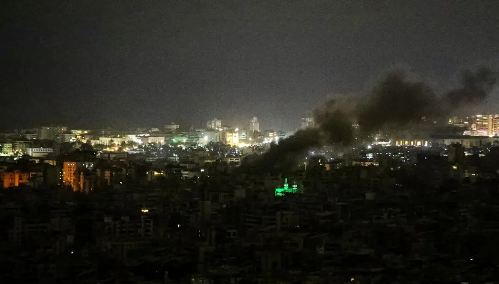 غارات إسرائيلية تستهدف الضاحية الجنوبية وعرمون وسط تصاعد التوترات على الحدود