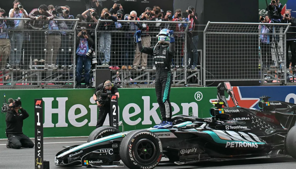 أنتونيلي يدخل التاريخ ويرفع أول ألقابه في الفورمولا 1