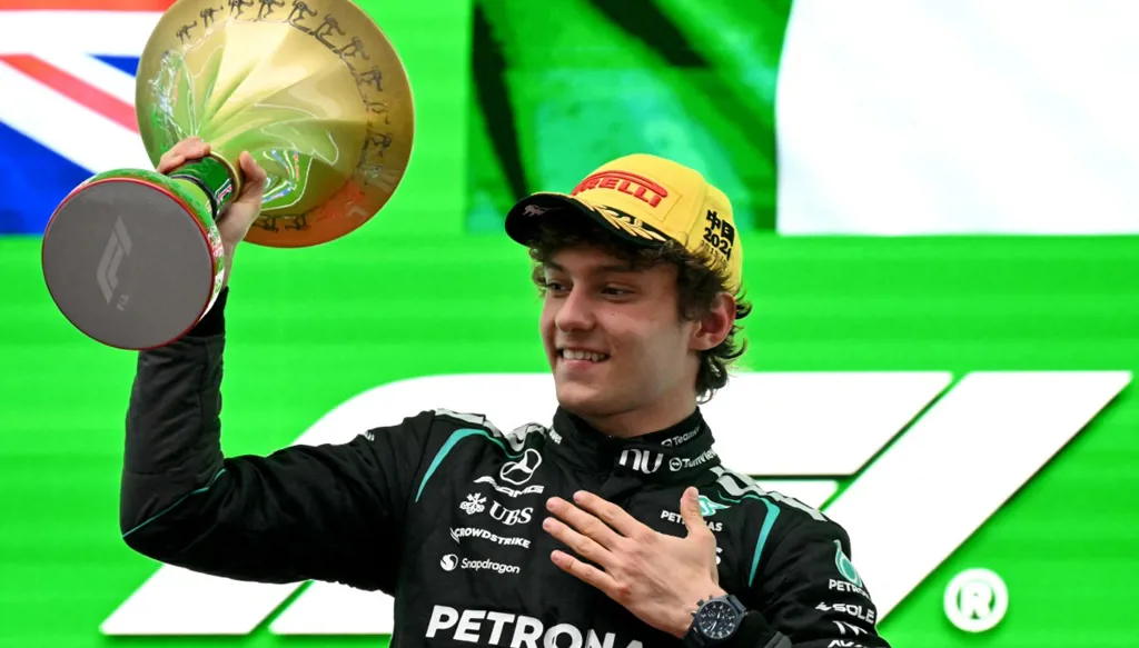 من هو كيمي أنتونيلي صاحب الإنجاز التاريخي في "الفورمولا 1"؟