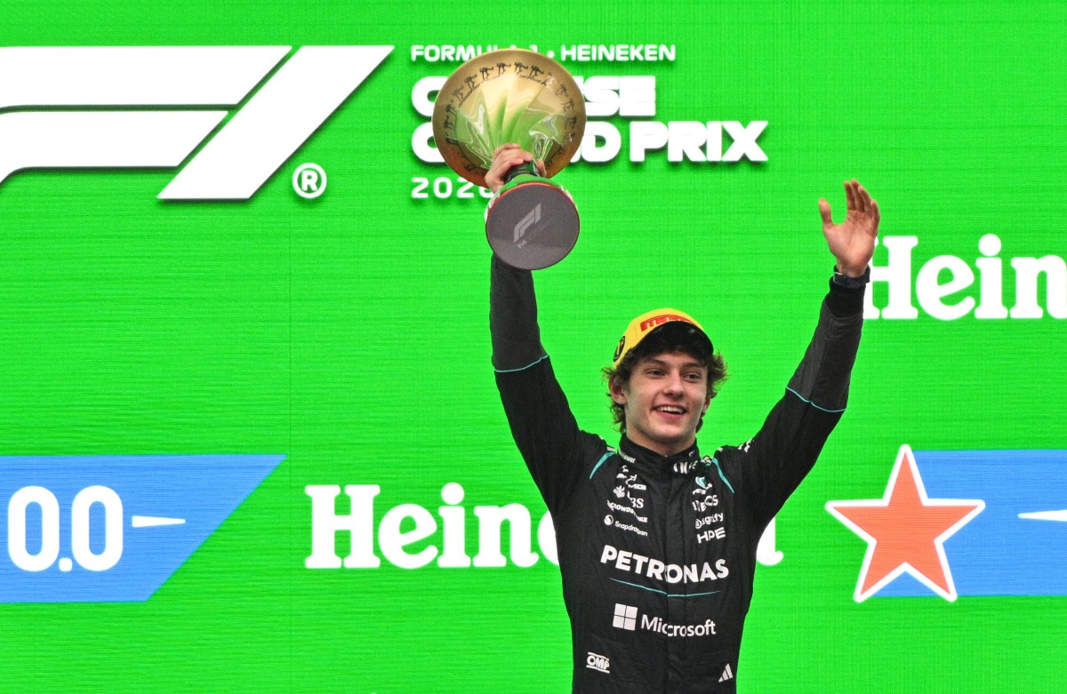 كيمي أنتونيلي يحتفل بالفوز بجائزة الصين الكبرى. (أ ف ب)