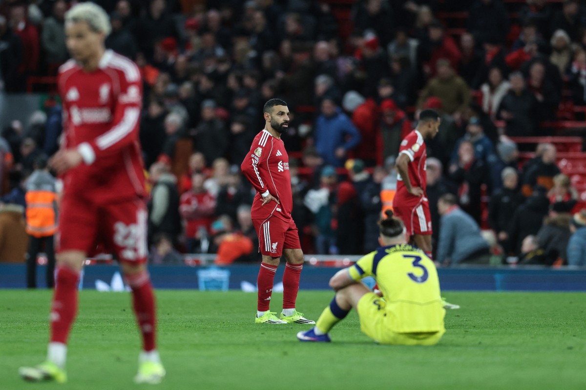 خيبة اللاعبين بعد التعادل بين ليفربول وتوتنهام في الدوري الإنكليزي. (أ ف ب)