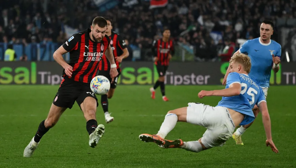 ميلان يفرّط بفرصة ثمينة وكومو يقلب الطاولة على روما