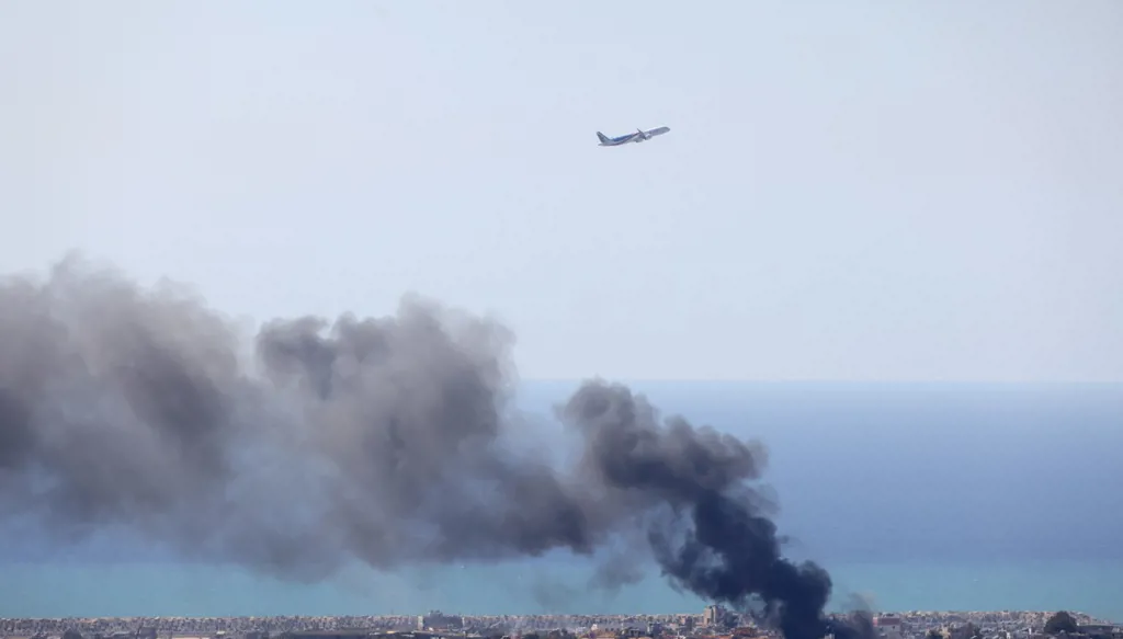 الطيران في مرمى التصعيد: رحلات تمتد حتى 20 ساعة وتحويلات بالجملة