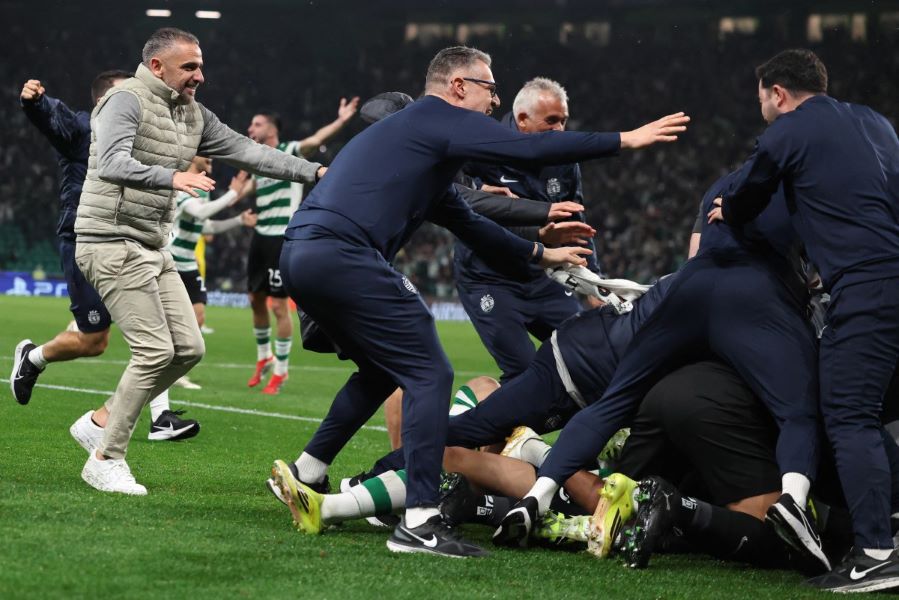 لاعبو سبورتينغ. (أ ف ب)