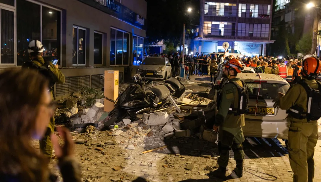 مقتل شخصين قرب تل أبيب جراء هجوم صاروخي إيراني