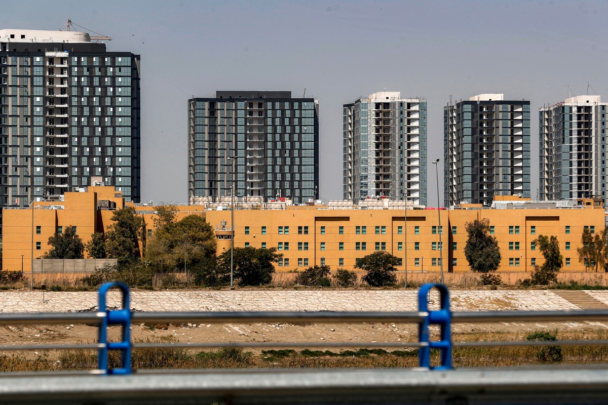 مقر السفارة الأميركية في ”المنطقة الخضراء“ المحصنة في بغداد. (أ ف ب)