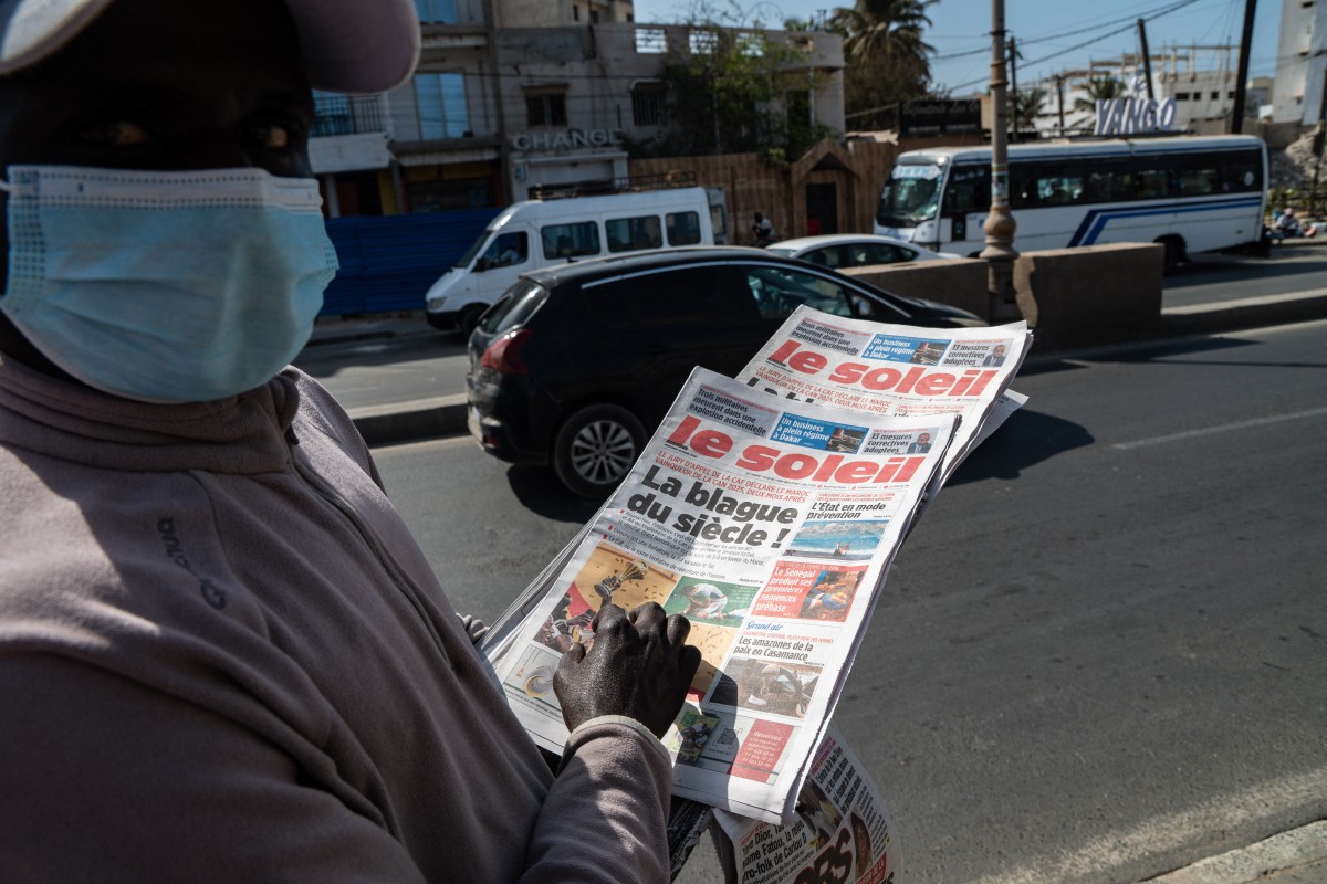 الصحف السنغالية تعبّر عن غضبها بعد قرار الكاف. (أ ف ب)