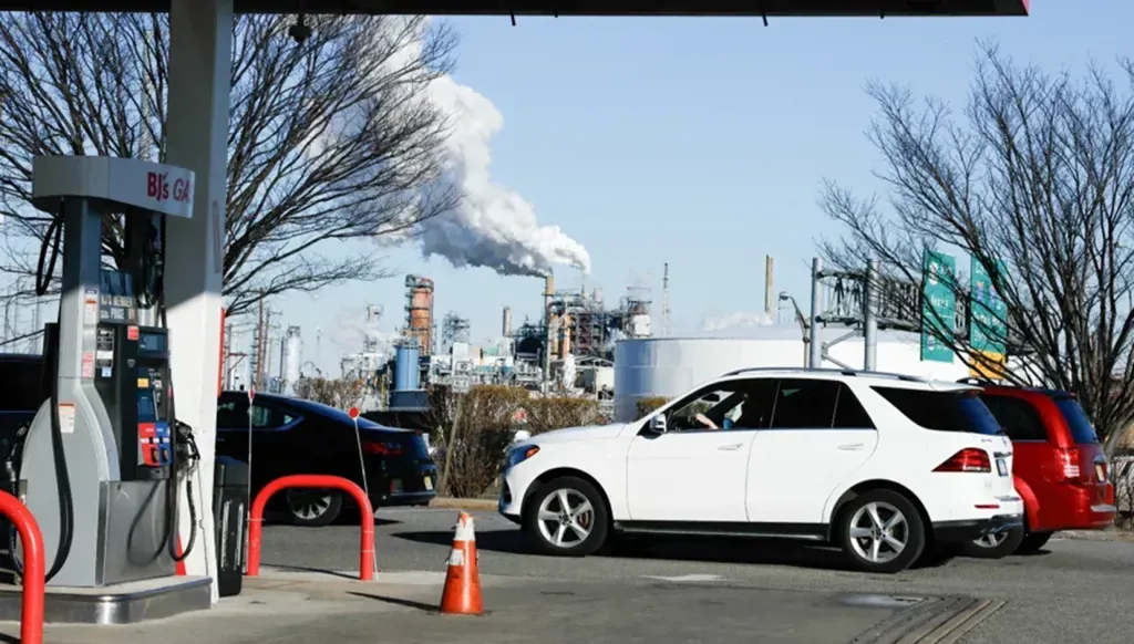 Le Brent brut augmente alors que les attaques iraniennes frappent des infrastructures énergétiques clés du Golfe