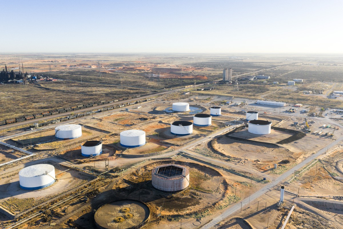 خزانات تخزين النفط في مصفاة بيغ سبرينغ في تكساس. (أ ف ب)