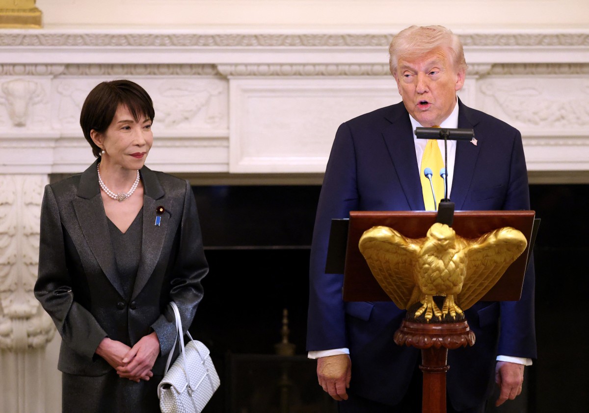  ترامب ورئيسة وزراء اليابان. (أ ف ب)