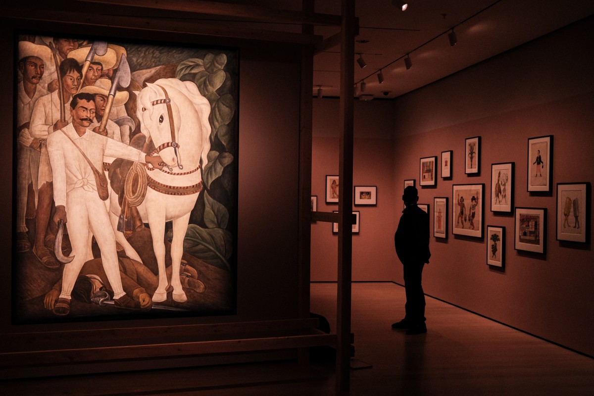 لوحة “زاباتا زعيم الفلاحين“ بريشة دييغو ريفيرا في المعرض. (أ ف ب)