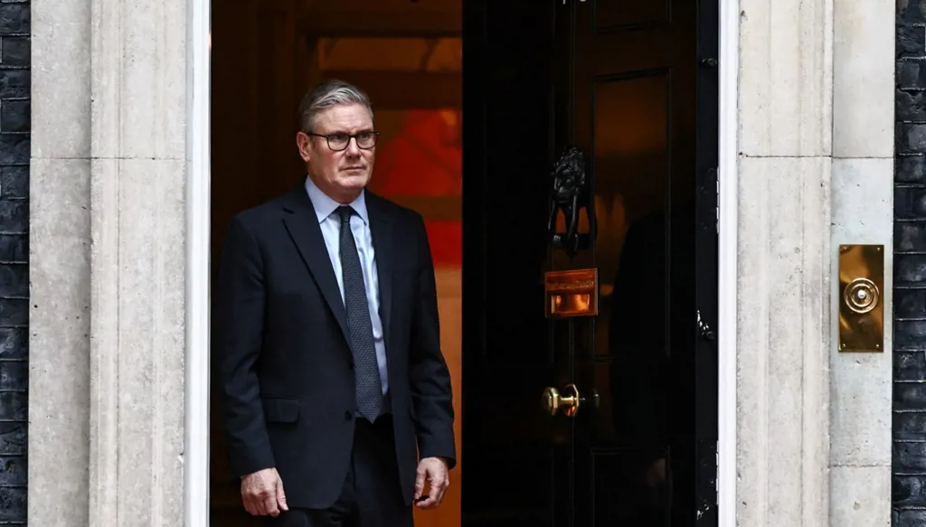 رئيس وزراء بريطانيا يعقد اجتماعاً الاثنين لبحث التداعيات الاقتصادية لحرب إيران