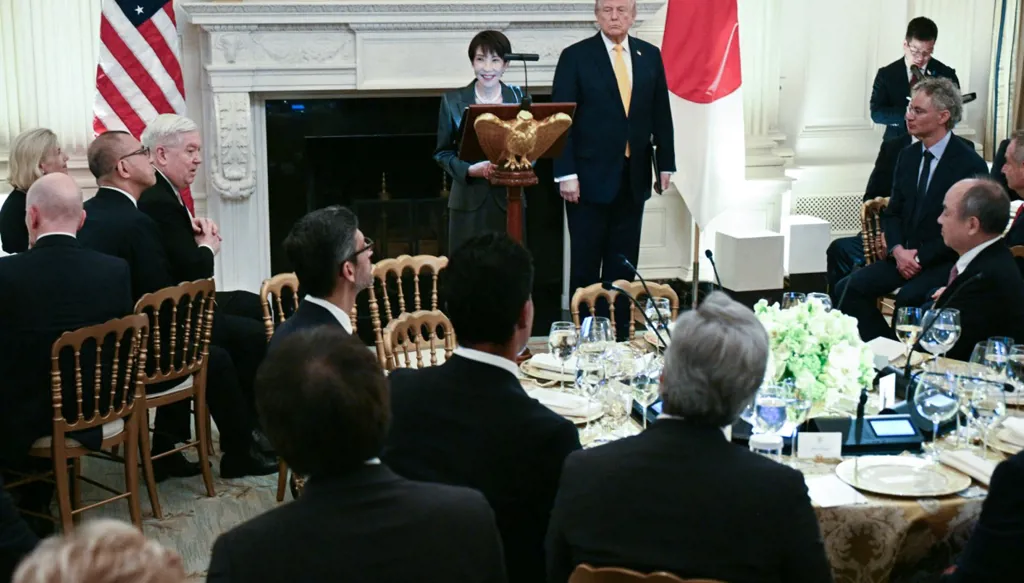 بالفيديو - ترامب يثير الجدل باستحضار هجوم "بيرل هاربر" أمام رئيسة وزراء اليابان