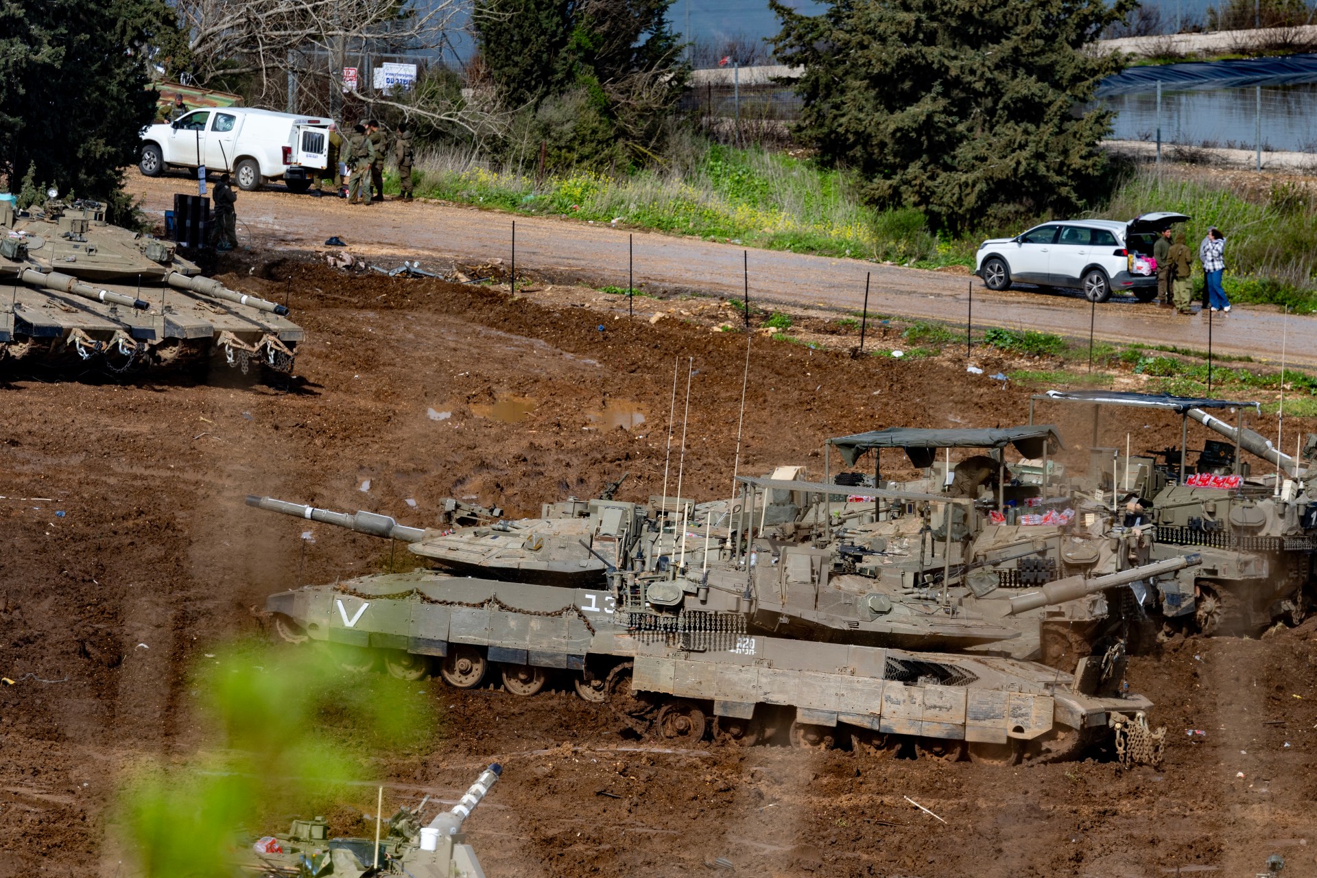 دبابات إسرائيلية. (أ ف ب)