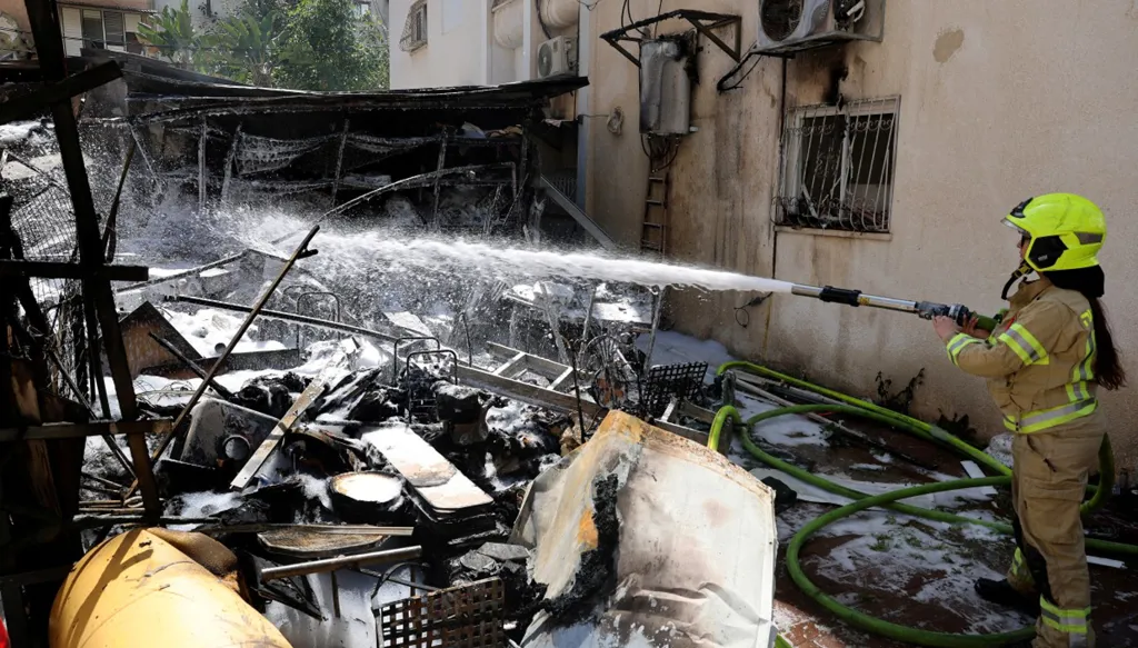 على شفير الحرب العالمية الثالثة: من يعيد التوازن والأمن والسلام إلى العالم؟