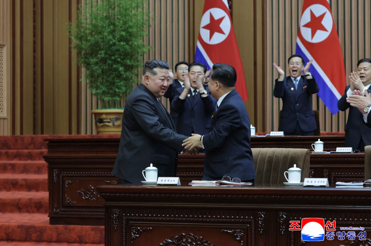 كيم جونغ أون في المجلس التشريعي في بيونغ يانغ (أ ف ب).