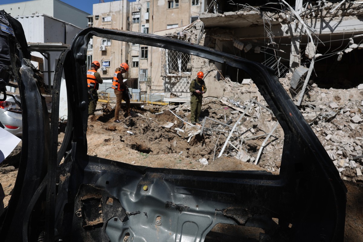 أضرار في إسرائيل. (أ ف ب)