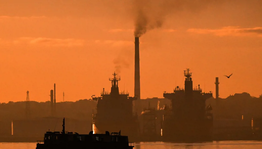 النفط مجدّداً دون الـ100 دولار للبرميل