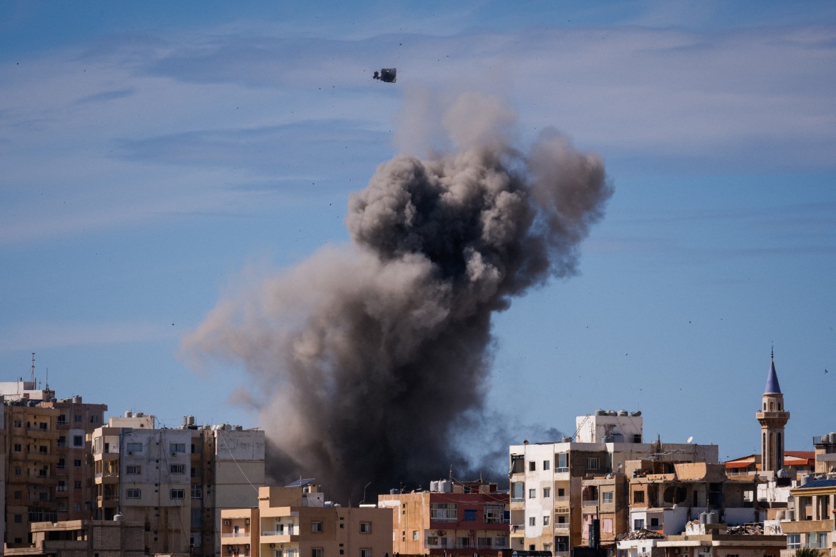 غارة إسرائيلية على صور جنوبي لبنان (أ ف ب).