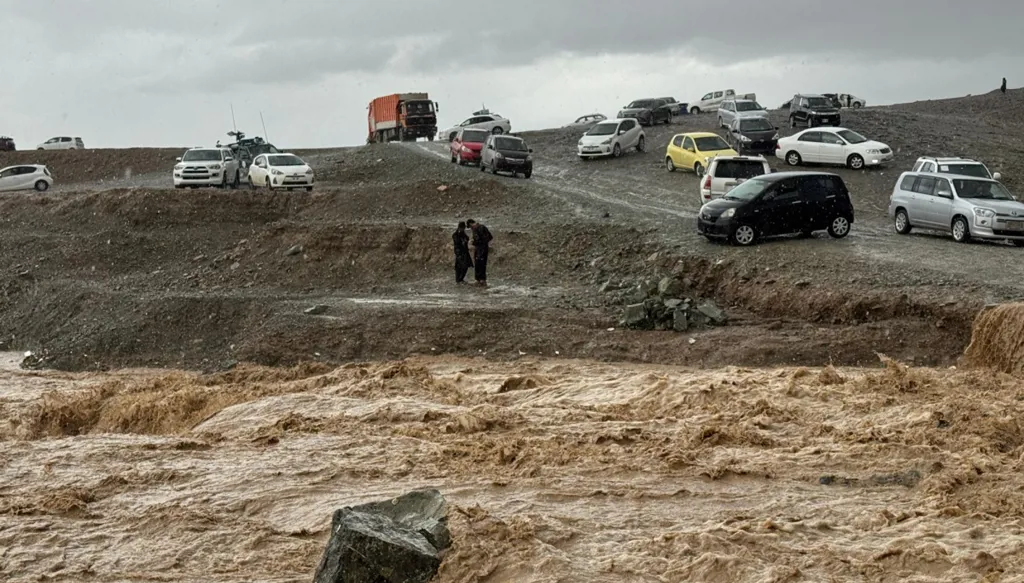 بالصور- 45 قتيلاً على الأقل جراء أمطار وعواصف في أفغانستان وباكستان