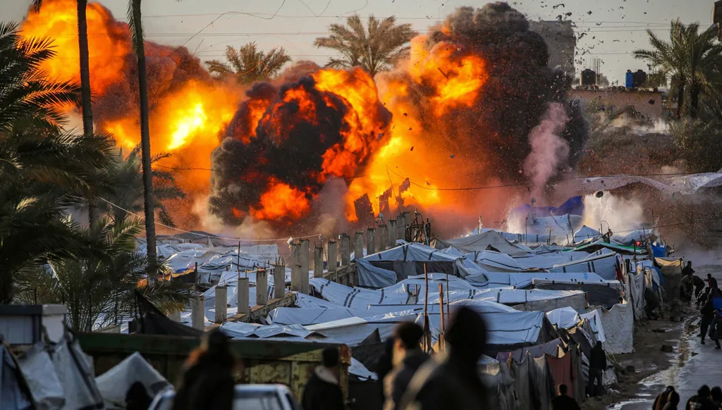 في مواجهة الحرب... ماذا يقول كُتّاب العالم عنها وكيف يرونها؟