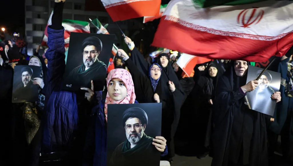 "محادثات جارية" و"استعداد لعملية برّية"... هذا ما نعرفه في اليوم الـ27 للحرب مع إيران